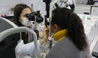 Prefeito Gustavo Melo acompanha início do mutirão oftalmológico de Alto Araguaia; mais de 500 moradores serão atendidos