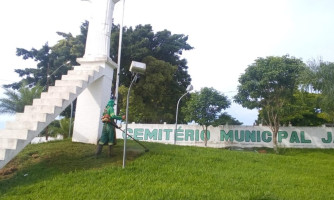 Cemitério de Alto Araguaia recebe limpeza e manutenção para Dia de Finados