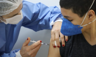 Vacina contra a covid-19 estará disponível para adolescentes de 12 anos acima à partir desta segunda (13)