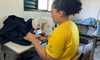 Projeto social confecciona moletons para atender crianças carentes de Alto Araguaia