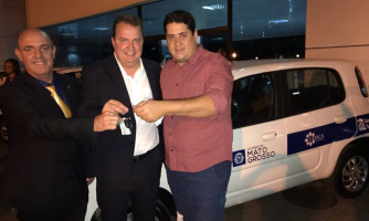 Prefeito Gustavo Melo recebe chaves de veículo para Conselho Tutelar