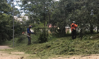 Parque Ecológico de Alto Araguaia recebe serviços de poda de grama e árvores