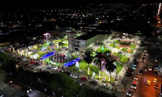 Prefeitura de Alto Araguaia inaugura tradicional decoração de Natal na Praça da Matriz