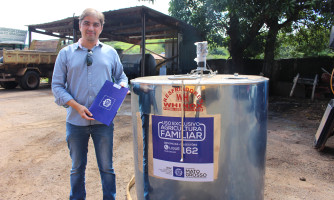 Pequenos produtores de Alto Araguaia recebem tanque resfriador de leite