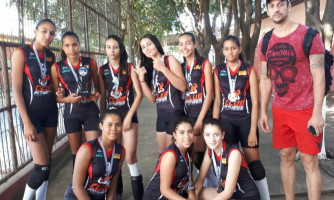 Vôlei feminino sub-13 de Alto Araguaia é vice-campeão da Copa Dom Bosco em Rondonópolis