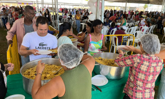 Shows e panelão de arroz carreteiro marcam a segunda edição do Almoço das Mães de Alto Araguaia