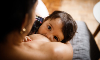 Campanha conscientiza os benefícios da amamentação materna para a saúde da criança