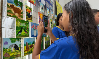 Exposição de pintura em telas traz inclusão e conhecimento às crianças do Projeto AABB Comunidade de Alto Araguaia