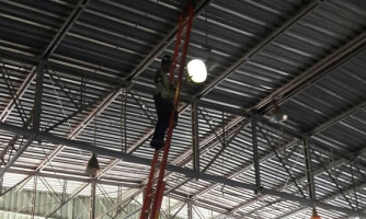 Quadras poliesportivas em Alto Araguaia recebem serviço de manutenção