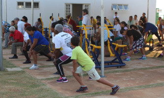 Grupos atendidos pelo Nasf participam de atividades físicas ao ar livre e orientações nutricionais em Alto Araguaia