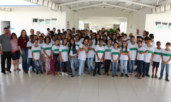 Prefeitura de Alto Araguaia entrega cerca de 4 mil uniformes para alunos da rede municipal