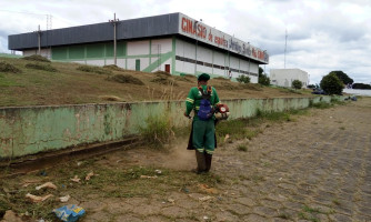 Poda de grama e limpeza em locais públicos é intensificada em Alto Araguaia