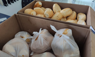 Empresário doa pães para Assistência Social e famílias carentes são beneficiadas em Alto Araguaia