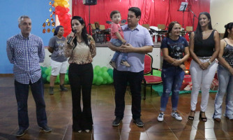Prefeito e primeira dama participam de encerramento de atividades com crianças e famílias atendidos pela Assistência Social