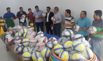 Escolinhas recebem material esportivo por meio de parceria entre Prefeitura, MPE, Poder Judiciário e Rotary Club