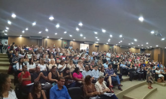Secretária de Educação participa de seminário para discutir a implementação do Documento de Referência Curricular