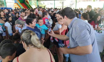 Crianças de Alto Araguaia recebem ovos de chocolate através da Assistência Social