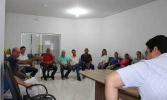 Prefeito Gustavo Melo discute com moradores e empresários medidas para prevenir alagamentos na área central