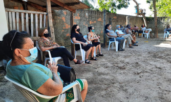 Encontro promovido pelo Cras de Alto Araguaia alerta sobre violência contra os idosos
