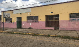 Materiais inservíveis depositados na antiga escola José Inácio Fraga serão repassados ao Rotary Club
