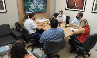 Prefeito, vice-prefeito e secretária de Educação discutem com a Seduc situação de escolas estaduais em Alto Araguaia