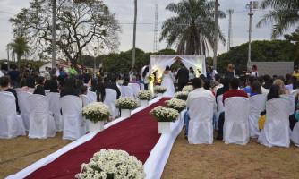 Prefeitura, Judiciário e Cartório realizam sonhos de 23 casais no casamento social