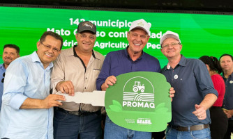 Alto Araguaia recebe pá-carregadeira e escavadeira do Ministério da Agricultura