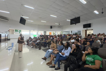 Assistência Social de Alto Araguaia realiza reunião com beneficiários do Programa Ser Família