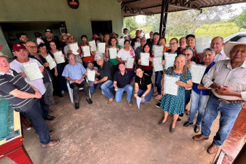 Produtores do Assentamento Córrego Rico recebem títulos definitivos de propriedade