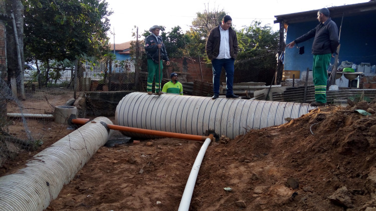 Prefeito Gustavo Melo vistoria obras em andamento em Alto Araguaia