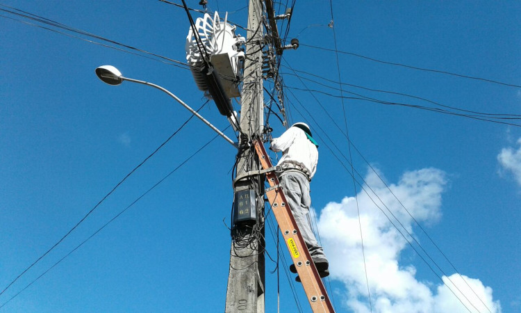 Serviço de manutenção da iluminação pública é intensificado em Alto Araguaia