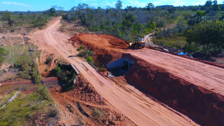 Prefeitura conclui instalação de 60% dos bueiros de concreto na zona rural de Alto Araguaia