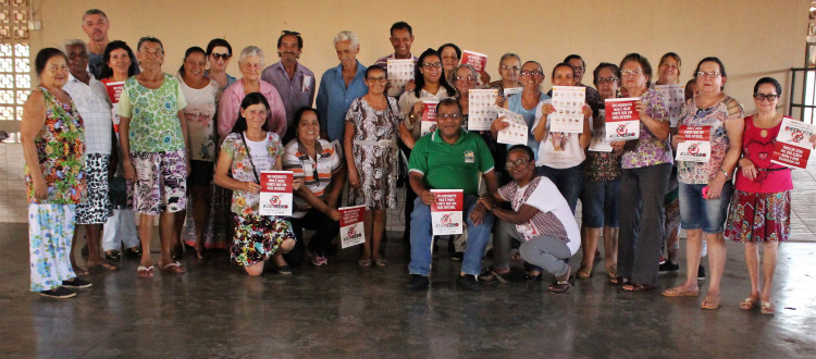 Grupo da melhor idade de Alto Araguaia recebe orientações sobre combate à dengue