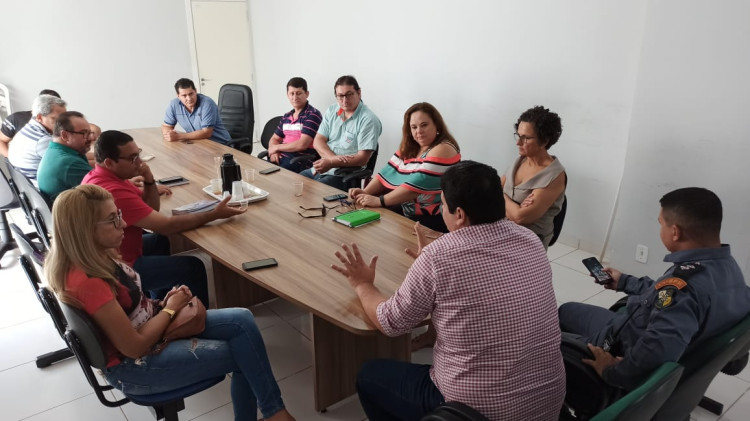 Prefeito discute instalação de câmeras de segurança em Alto Araguaia