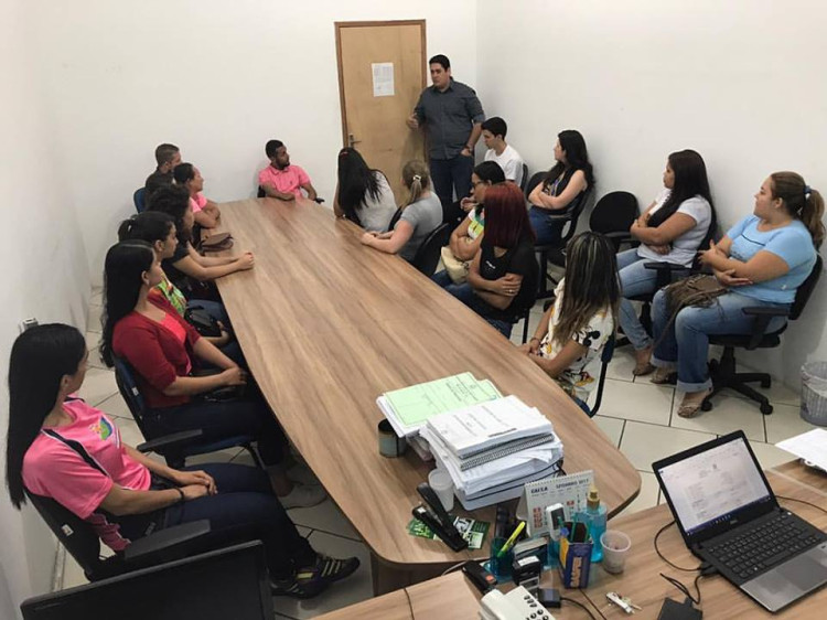 Estagiários do Programa Pro-Estágio de Alto Araguaia, se reúnem para apresentação de atividades