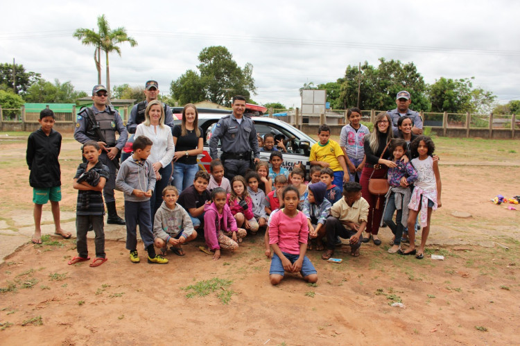 Na quarta semana de projeto, crianças e adolescentes de Alto Araguaia conhecem o trabalho da Polícia Militar