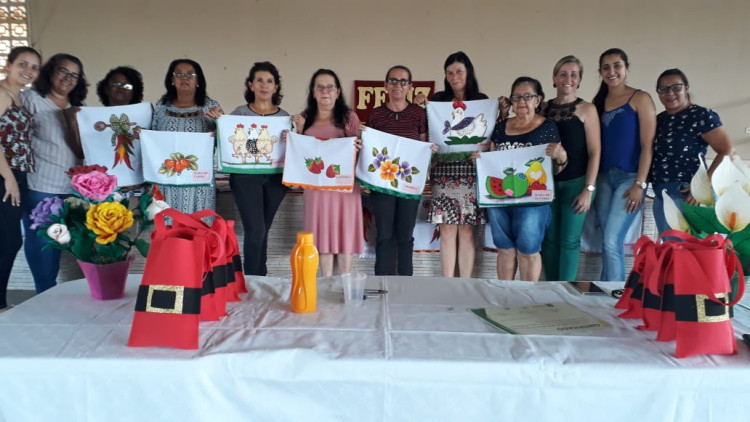Mulheres integrantes do Serviço de Convivência em Alto Araguaia finalizam curso de pintura em tecido