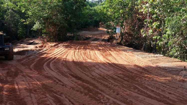 Construção de ponte sobre o Córrego Dioma é finalizado pela prefeitura de Alto Araguaia