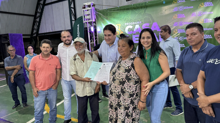 Após 15 anos, moradores do Professora Marias das Graças de Souza Pinto recebem documentação dos imóveis