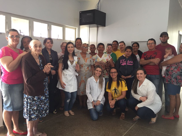 Grupo de hipertensos e diabéticos de Alto Araguaia, recebem orientações de profissionais da saúde