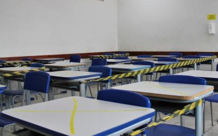 Educação discute com comitê e equipe pedagógica data de retorno às aulas com revezamento de alunos