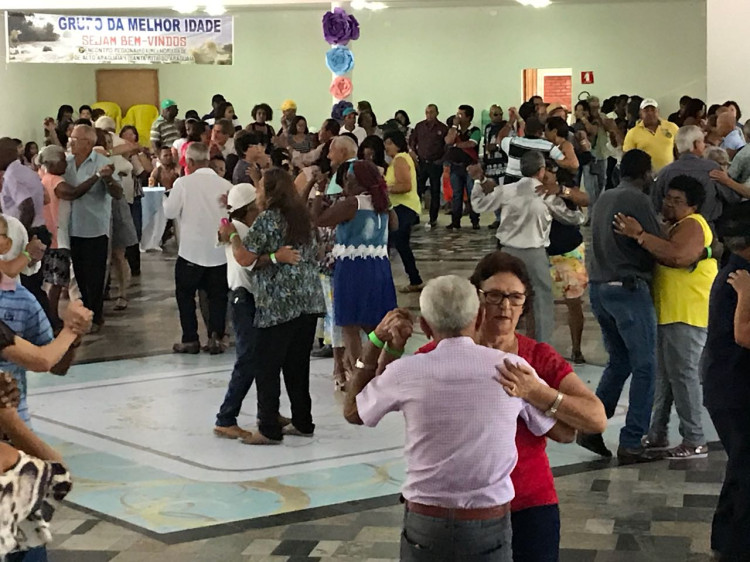 Encontro da Melhor Idade de Alto Araguaia reuniu oito caravanas de municípios goianos e mato-grossenses