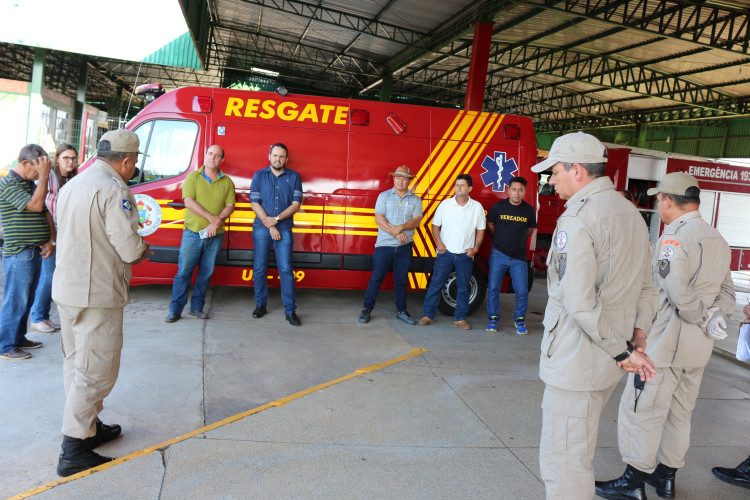 Secretaria de Saúde de Alto Araguaia equipa ambulância resgate do Corpo de Bombeiros do município