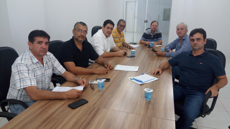 Prefeito Gustavo Melo assina ordem de serviço para execução de projeto para construção da ponte sobre Rio Ariranha