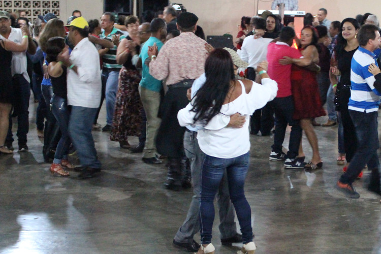 Baile da Primavera será realizado neste sábado (02) pelo grupo da Melhor Idade de Alto Araguaia