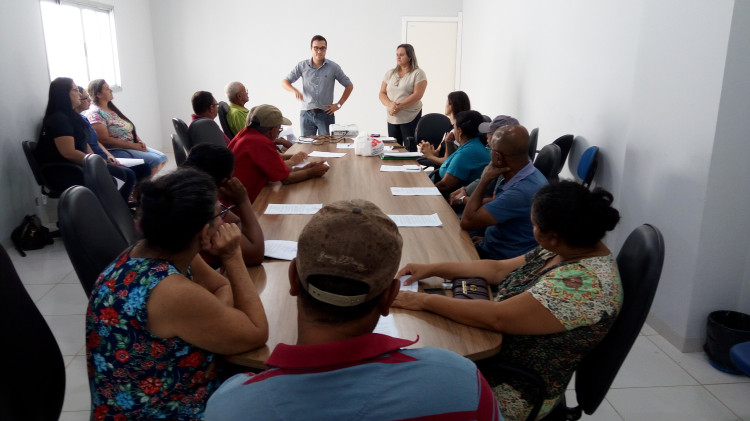 Prefeitura leva informações a vendedores ambulantes de Alto Araguaia sobre regularização da atividade