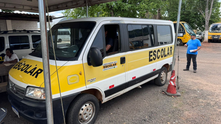 Veículos do transporte escolar terceirizado passam por vistoria em Alto Araguaia