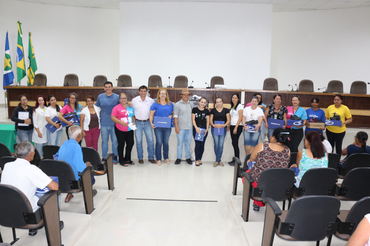 100 pares de tênis são entregues a participantes do Projeto Geração Saúde em Alto Araguaia