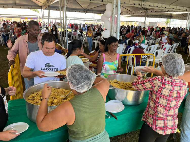 Shows e panelão de arroz carreteiro marcam a segunda edição do Almoço das Mães de Alto Araguaia
