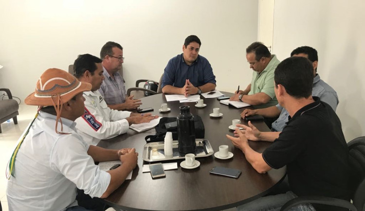 Em reunião, prefeito Gustavo Melo e vereadores discutem demandas e projetos para Alto Araguaia